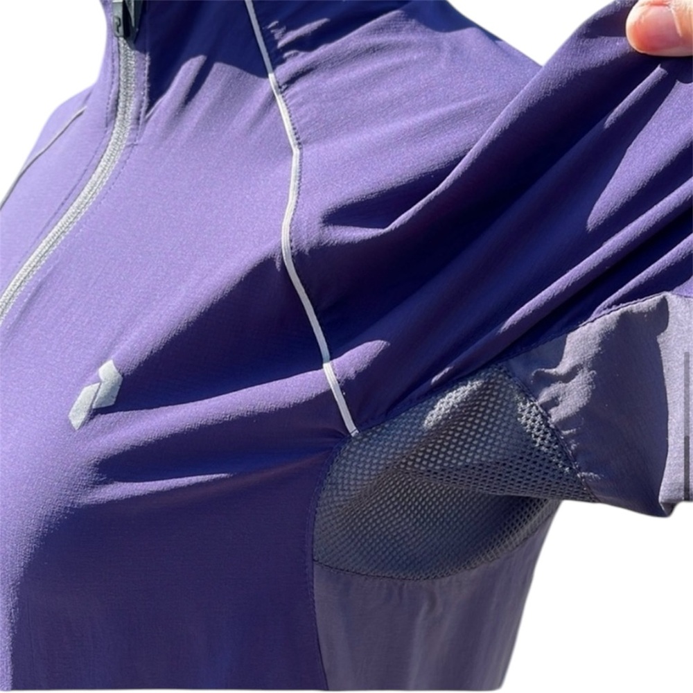 Peak Performance Lightweight Packable Jacket - Picture 5 of 9